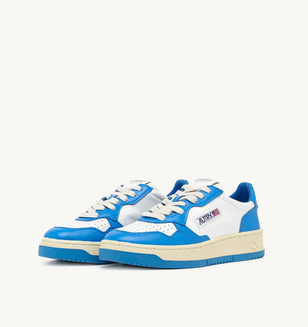BASKET MEDALIST LOW EN CUIR BICOLOR BLANC ET BLEU CIEL