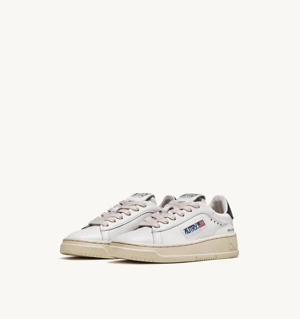 BASKET BAISSE DALLAS EN CUIR BLANC ET BLEU POUR ENFANTS