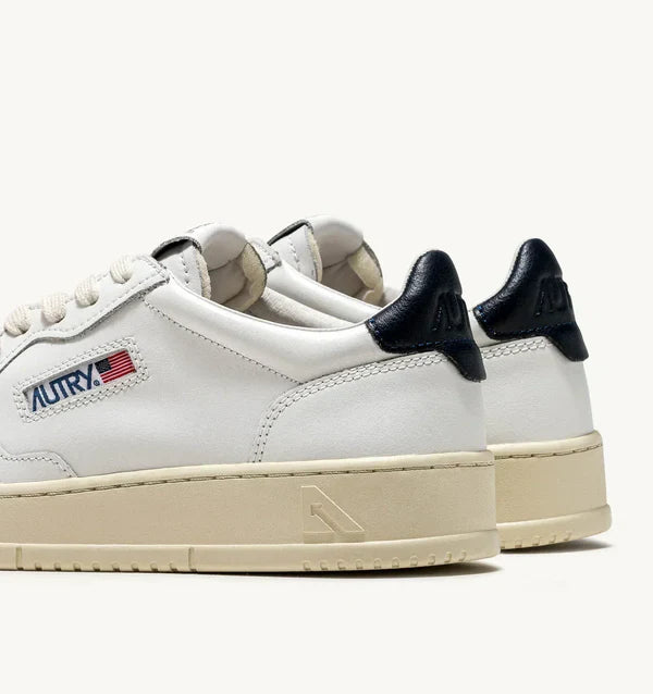 Autry Sneakers Medalist 01 Low Leather Space LL12