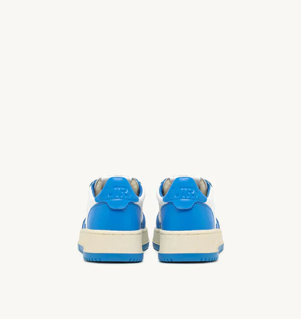 BASKET MEDALIST LOW EN CUIR BICOLOR BLANC ET BLEU CIEL