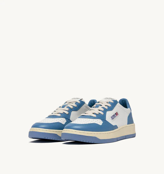 BASKET MEDALIST BAISSE EN CUIR BICOLORE BLANC ET BLEU CIEL