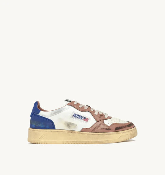 SNEAKERS MEDALIST LOW SUPER VINTAGE EN CUIR BLANC MARRON ET BLEU