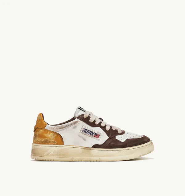 SNEAKER BASSE SUPER VINTAGE EN CUIR COULEUR BLANC, MARRON ET MIEL
